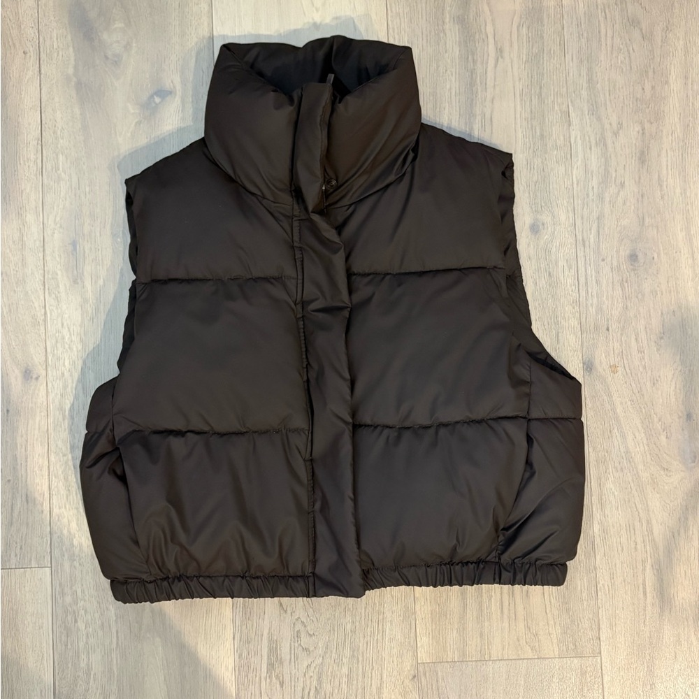 ZARA Cropped Puffer Jacket – Size M